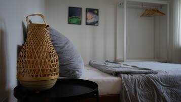 1 bedroom, bed sheets