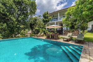 Piscine extérieure