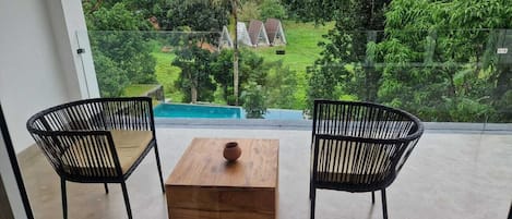 Deluxe Suite, 1 King Bed | 1 bedroom, desk, blackout drapes, free WiFi