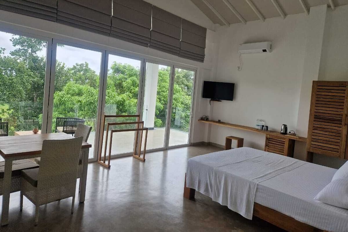 Deluxe suite, 1 kingsize bed | 1 slaapkamer, een bureau, verduisterende gordijnen, gratis wifi