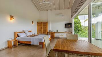 Deluxe Suite, 1 King Bed | 1 bedroom, desk, blackout drapes, free WiFi