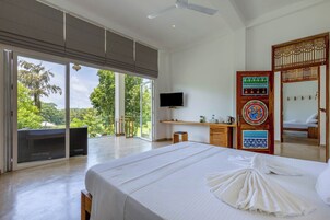 1 habitación, escritorio y espacio para trabajar con laptop 