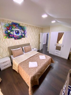 3 slaapkamers, een strijkplank/strijkijzer, wifi, beddengoed