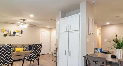 Modern Comfort Meets Serenity: Newly Remodeled 3BR Home in Pecan Lake