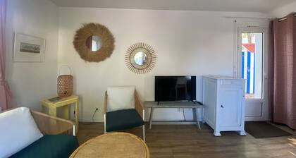 Charming Beach House with Terrace, Near Shops, Parking Included