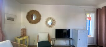 Charming Beach House with Terrace, Near Shops, Parking Included