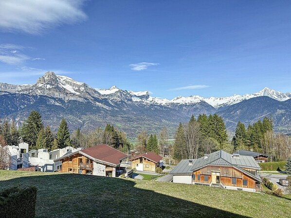 Exterior - Cozy 2BR Apartment with Garden, Near Ski Bus & Village (Combloux)