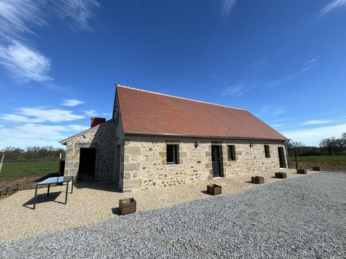 Renovated farmhouse with WiFi and pet-friendly