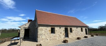 Renovated farmhouse with WiFi and pet-friendly