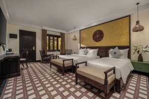 Minibar, caja de seguridad en la habitación y cortinas blackout 