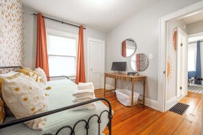 2 quartos, escrivaninha, ferros/tábuas de passar roupa, Wi-Fi