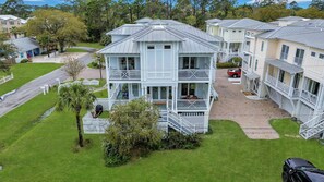 Exterior - This townhouse is a 3 bedroom(s), 2.5 bathrooms, located in Tybee Island, GA. (Tybee Island)