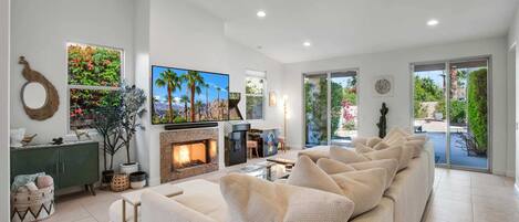 Televisión, chimenea, estéreo, oficina