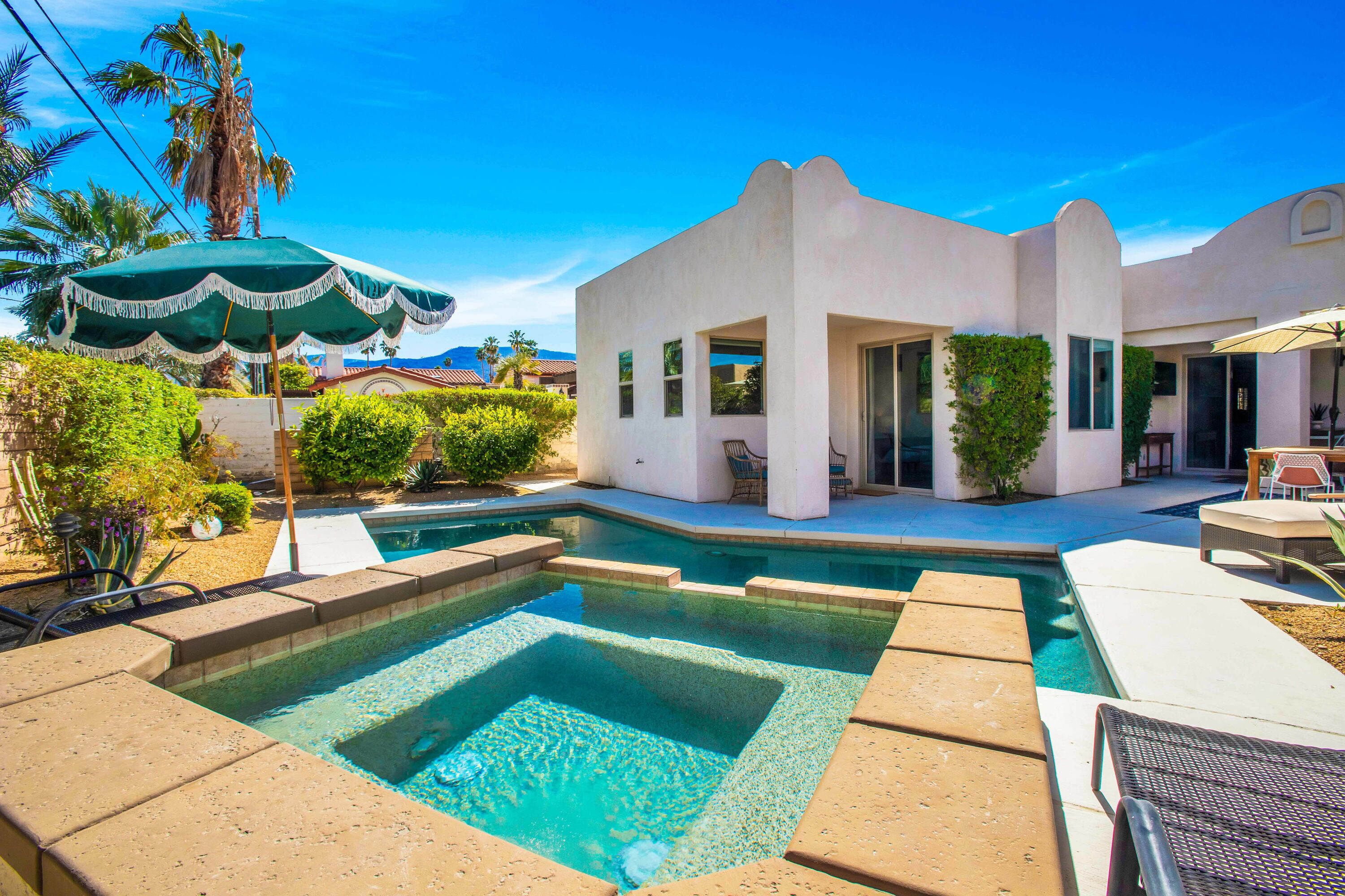 El Paseo Paradise! 3BR Desert Oasis with pool/spa