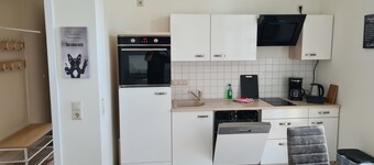 Ferienwohnung 1- Raum mit Balkon, Zusätzl. Kinderbett Möglich 20min v. Dresden