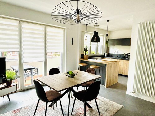 Luxury Apartment Near City Center / Train Station