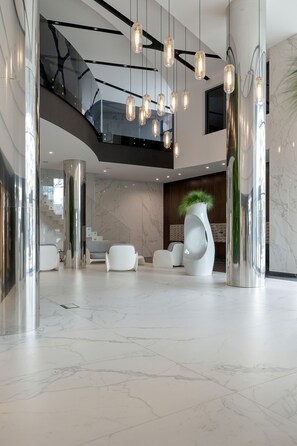 Oven, dishwasher, coffee/tea maker, electric kettle - Elegant Studio in Kraków by Renters (Kraków)