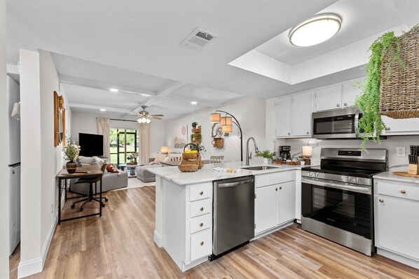 Fridge, microwave, oven, stovetop - Beautiful 2 bedroom 2 bathroom condo with patio. The sleeping arrangements for this property are 2 queen beds. (Augusta)