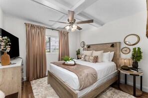 1 bedroom, desk, iron/ironing board, free WiFi - Beautiful 2 bedroom 2 bathroom condo with patio. The sleeping arrangements for this property are 2 queen beds. (Augusta)