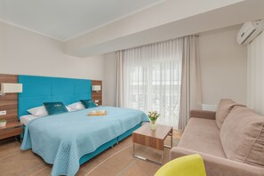 Studio, Balkon, am Strand | Schreibtisch, laptopgeeigneter Arbeitsplatz, Bettwäsche