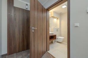 Dusche, Handtücher, Toilettenpapier