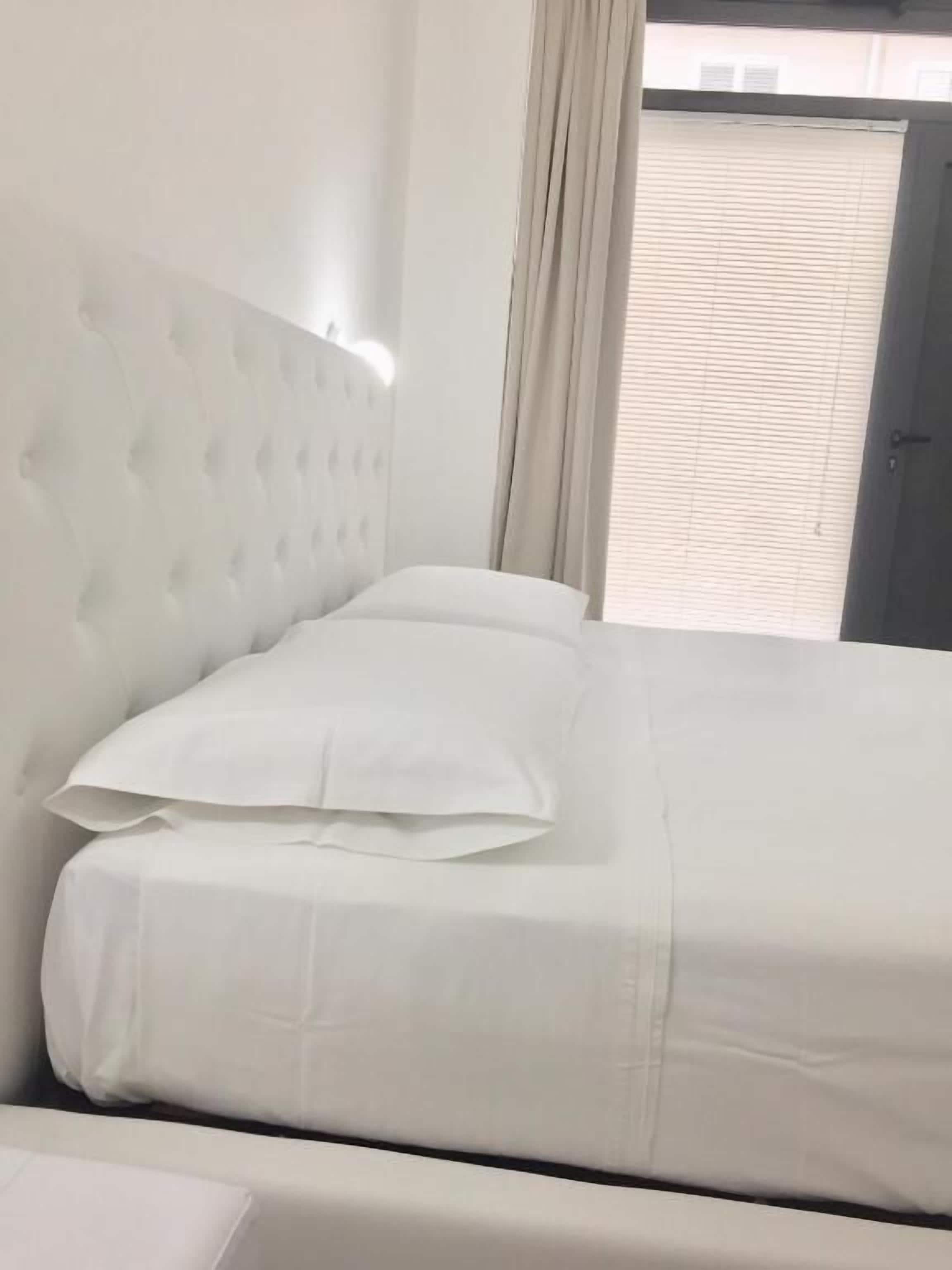 Biancheria da letto di alta qualità, materassi in memory foam, minibar