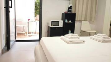 Exclusive-Zimmer | Hochwertige Bettwaren, Betten mit Memory-Foam-Matratzen, Minibar