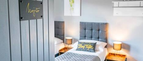 5 dormitoris, planxa i posts de planxar, wifi i roba de llit