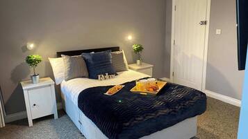 9 bedrooms, iron/ironing board, WiFi, bed sheets