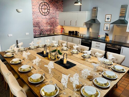 North Wales Gathering/9Bedroom/10bathroom/EVcharge
