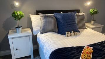 9 bedrooms, iron/ironing board, WiFi, bed sheets