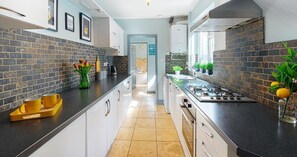 Fridge, microwave, oven, dishwasher - The Bishophill Gathering - Sleeps Up To 12 | York (York)