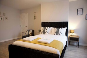 4 chambres, fer et planche à repasser, Wi-Fi, draps fournis