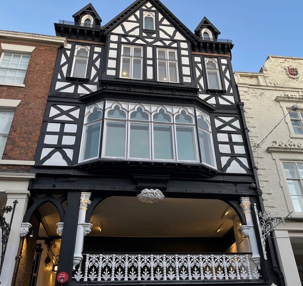 تفاصيل الفندق من الخارج