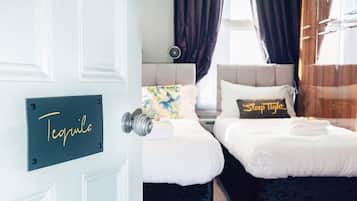 4 habitaciones, tabla de planchar con plancha, wifi y ropa de cama