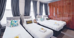 4 bedrooms, iron/ironing board, WiFi, bed sheets