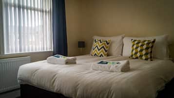 5 bedrooms, iron/ironing board, WiFi, bed sheets