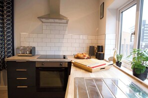 Fridge, microwave, oven, stovetop