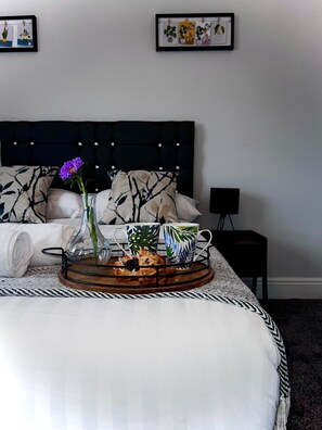 8 bedrooms, iron/ironing board, WiFi, bed sheets