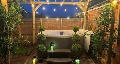 The Cheshire Gathering - Hot Tub 8 Bedroom