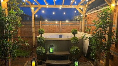 The Cheshire House - Hot Tub 8 Bedroom