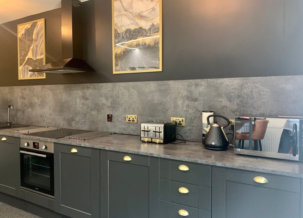 Refrigerador, microondas, horno y parrilla de estufa 