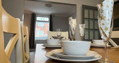 The Deeside - North Wales Sleeps up to 7