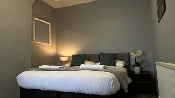 2 bedrooms, iron/ironing board, WiFi, bed sheets