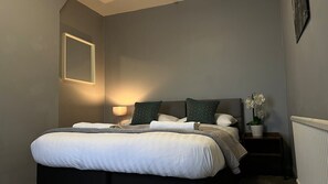 2 室のベッドルーム、アイロン / アイロン台、WiFi、ベッドシーツ