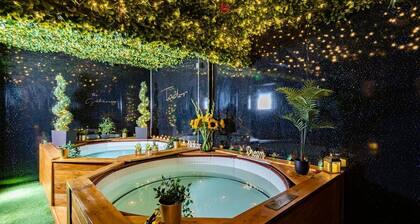 Tudor Gathering - Hot Tubs Chester City Sleeps 30
