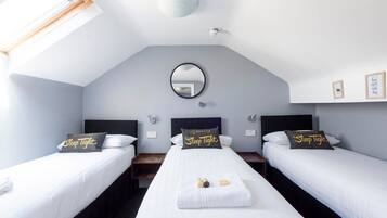 7 chambres, fer et planche à repasser, Wi-Fi, draps fournis