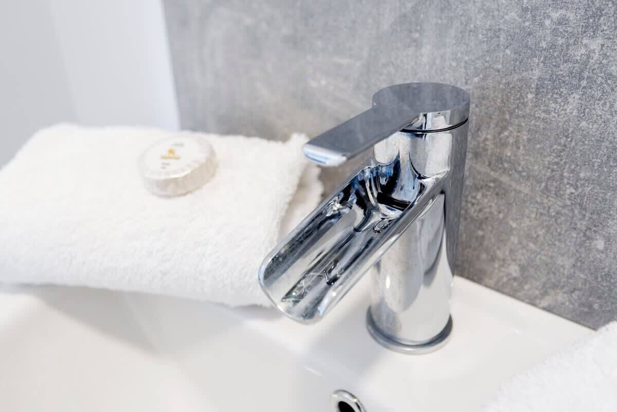 Chuveiro, secador de cabelo