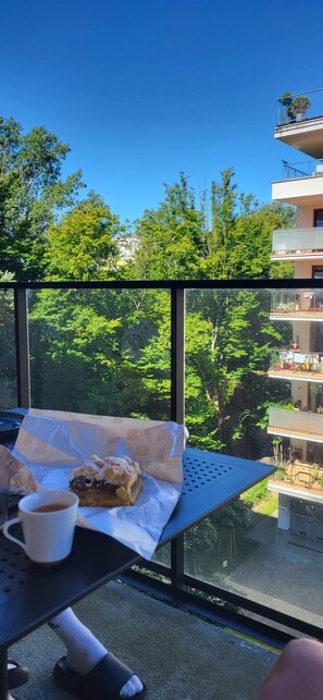 Outdoor dining - Modern-gemütlich Eingerichtetes Appartement in Kołobrzeg City (Kolberg)