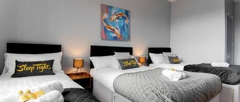 2 quartos, ferros/tábuas de passar roupa, Wi-Fi, roupa de cama